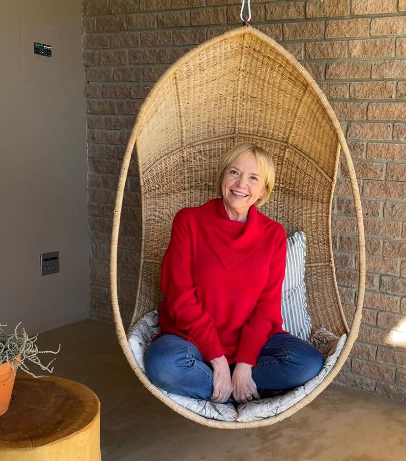 Jacqui in hanging basket (1)